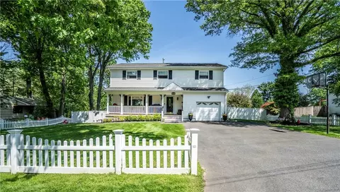 80 Lyncrest Ave, Clarkstown, NY 10956