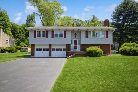 8 Robin Ln, Beacon, NY 12508