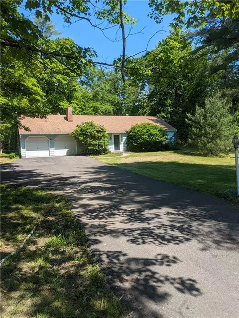 32 Holland Dr, West Hurley, NY 12491