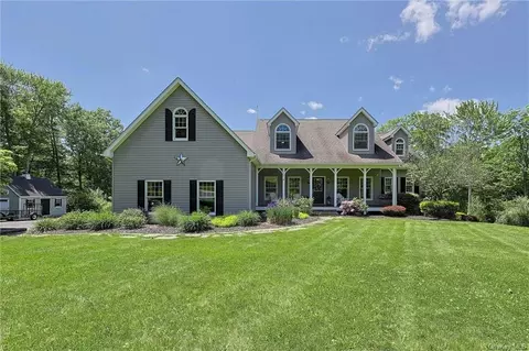 6 Moonstone Ln, Union Vale, NY 12540