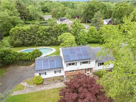 13 Bridle Rd, Ramapo, NY 10977