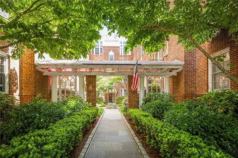 133 Pondfield Rd #2A, Bronxville, NY 10708
