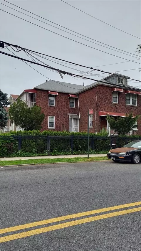 4216 Barnes Ave, New York, NY 10466