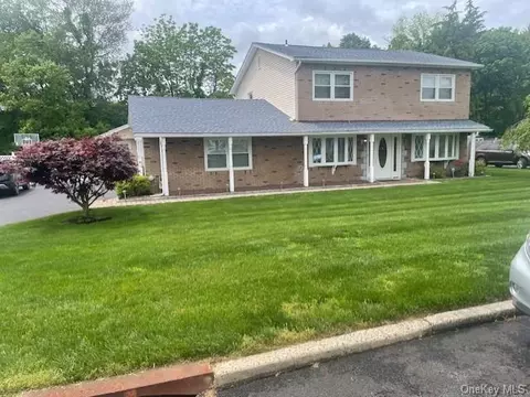 61 Fairview Ct, Clarkstown, NY 10954