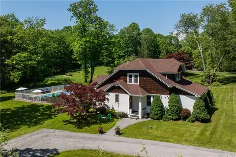12 Church Hill Rd, New Paltz, NY 12561
