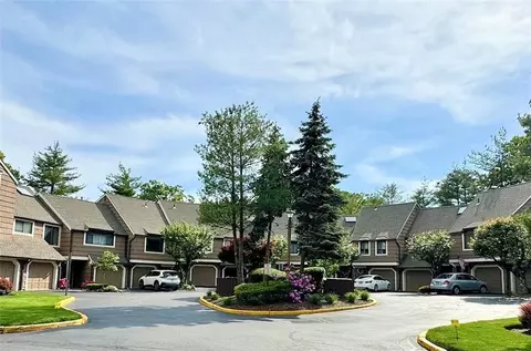 183 Treetop Cir #183, Clarkstown, NY 10954