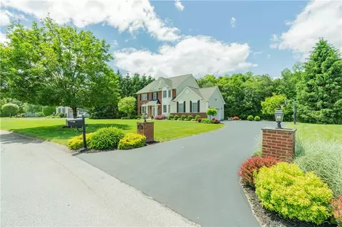25 Sagamor Dr, East Fishkill, NY 12533