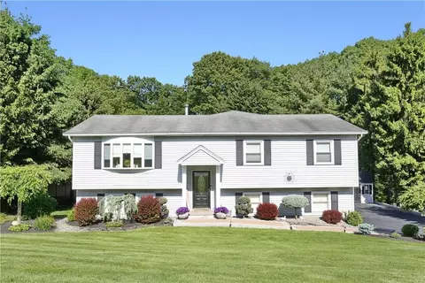 8 Ivy Ln, Pomona, NY 10970