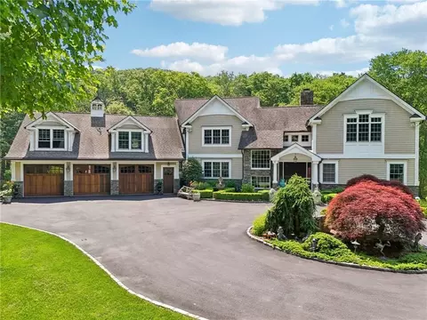 21 Deer Creek Ln, New Castle, NY 10549
