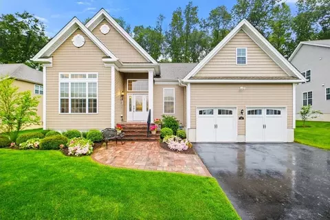 28 Alberts Way, East Fishkill, NY 12533