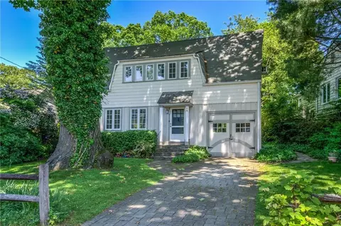 17 Springdale Rd, New Rochelle, NY 10804