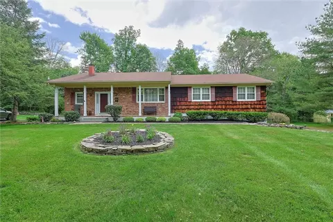 6 Thistle Ln, Mount Hope, NY 10940