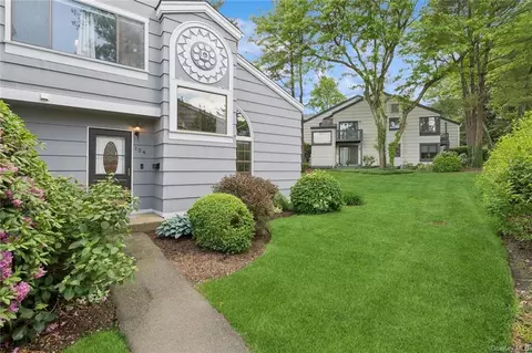 124 Branchwood Ln, Clarkstown, NY 10954