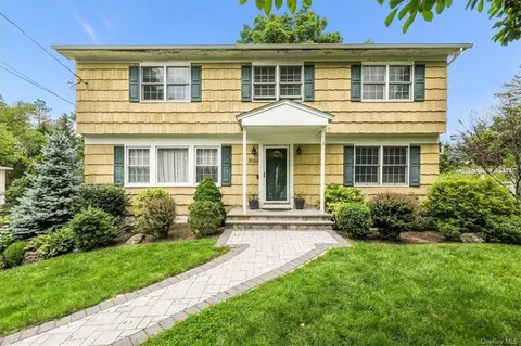 3552 Suncrest Ave, Yorktown, NY 10598