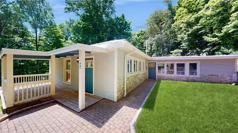 987 Cliff Ave, Yorktown, NY 10598