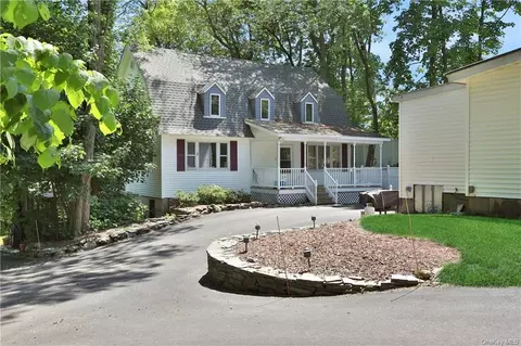 31-33 Beakes Rd, New Windsor, NY 12553