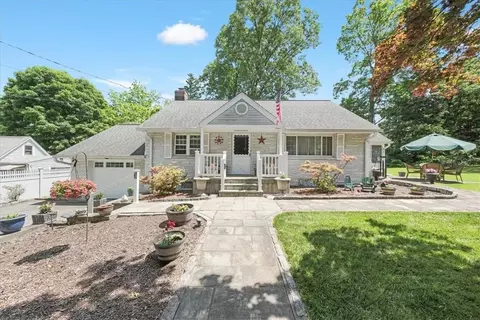 20 Grasslands Rd, Kent, NY 10512