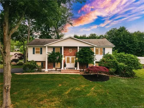 1 Melanie Ct, Clarkstown, NY 10989