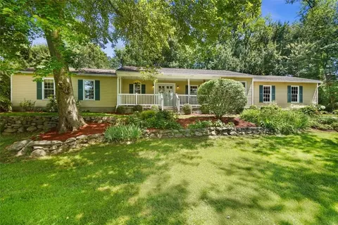 11 Seminary Ln, Granite Springs, NY 10527