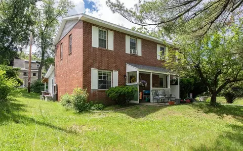 15 Janis St, Hudson, NY 12534