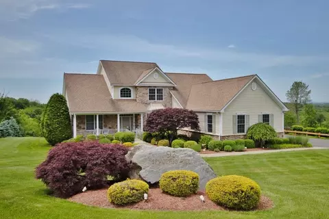 93 Spy Glass Hl, East Fishkill, NY 12533