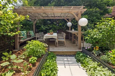 730 Lafayette Ave #1R, Brooklyn, NY 11221