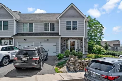 138 Highwood Dr, New Windsor, NY 12553