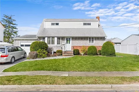 37 Radcliffe Ave, Farmingdale, NY 11735