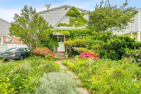 79-19 255th St, Hempstead, NY 11004