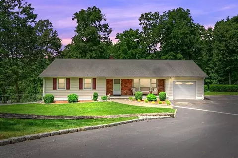 2797 Carr Ct, Yorktown, NY 10598