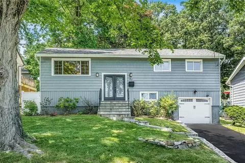 67 Cherrywood Rd, Yonkers, NY 10710