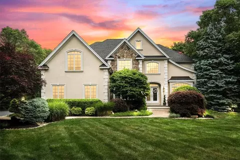 9 Lakeview Ct, Pomona, NY 10970