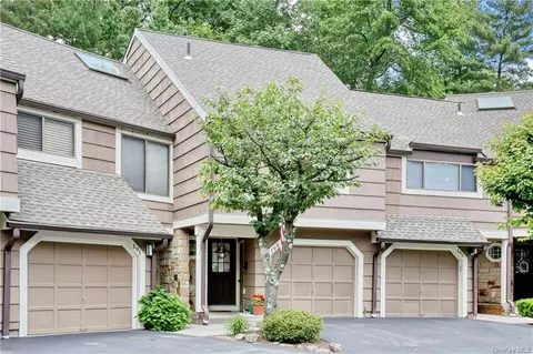 193 Treetop Cir, Clarkstown, NY 10954