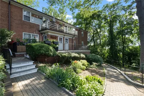 132 S Buckhout St #132, Greenburgh, NY 10533
