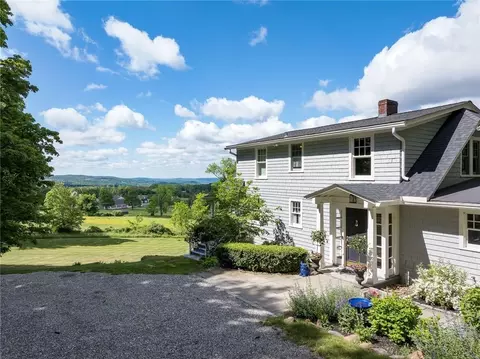 929 Old Quaker Hill Rd, Pawling, NY 12564