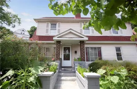 5653 Post Rd, New York, NY 10471