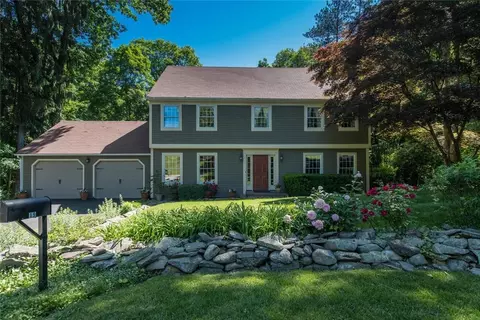 19 Heathbrook Dr, Poughkeepsie, NY 12603