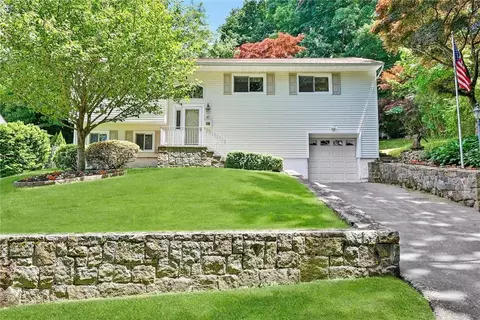 47 Pamela Ln, Mount Pleasant, NY 10595