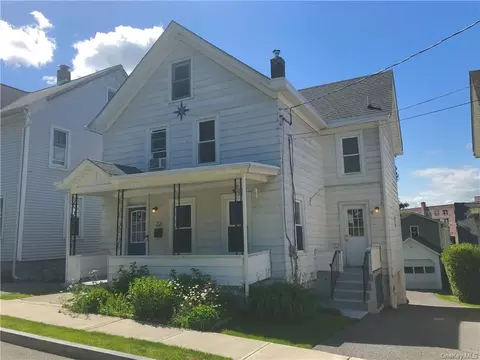 22 Maple St, Walden, NY 12586