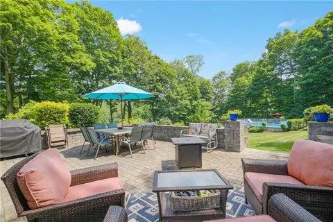 121 125 Union Valley Rd, Mahopac, NY 10541