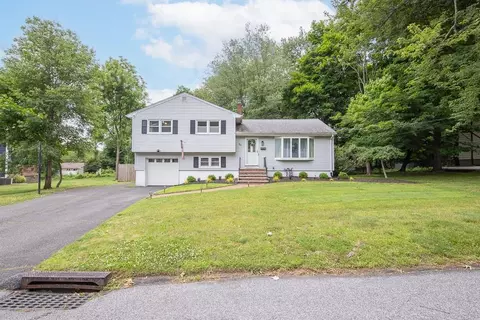 83 Pine Tree Ln, Orangetown, NY 10983