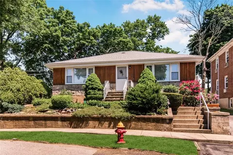 11 Frazier Pl, Yonkers, NY 10704