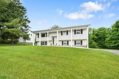 7 Sturr Ln, Florida, NY 10921