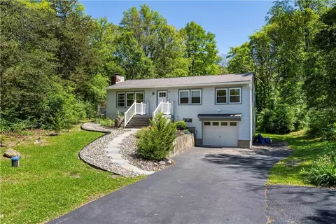 48 Valley View Rd, Pleasant Valley, NY 12569