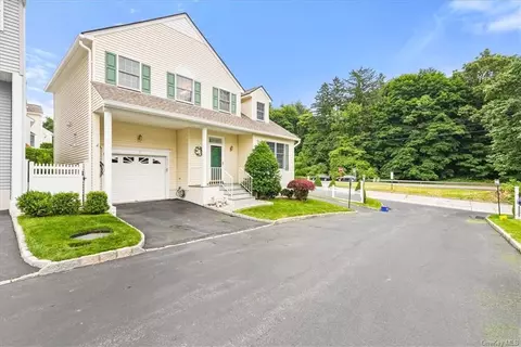 3 Lakeside Dr, Mount Pleasant, NY 10595