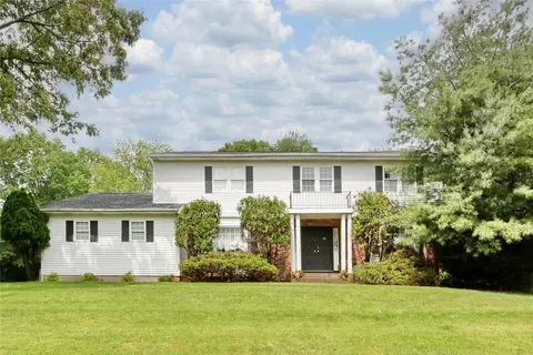 15 Concord Dr, Ramapo, NY 10952
