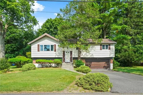 37 Victoria Rd, Greenburgh, NY 10502