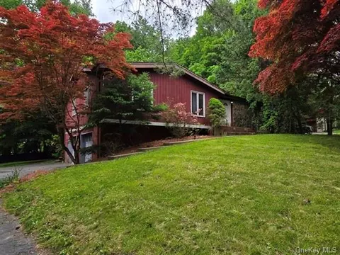 1 Tempo Rd, Clarkstown, NY 10956