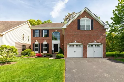 637 Creekside Ln, Fishkill, NY 12524