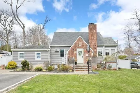 90 W Prospect St, Clarkstown, NY 10954